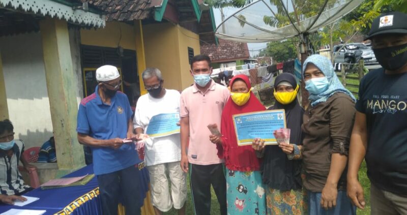 Dana Desa (DD)  Desa Suka Banjar  Tahap 3 di bagikan secara dor to dor  ke 80 Keluaraga Penerima Mamfaat (KPM).