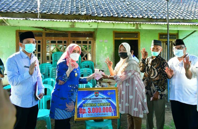 Bupati Musi Rawas Berikan Bantuan Musibah kematian ke ahli waris