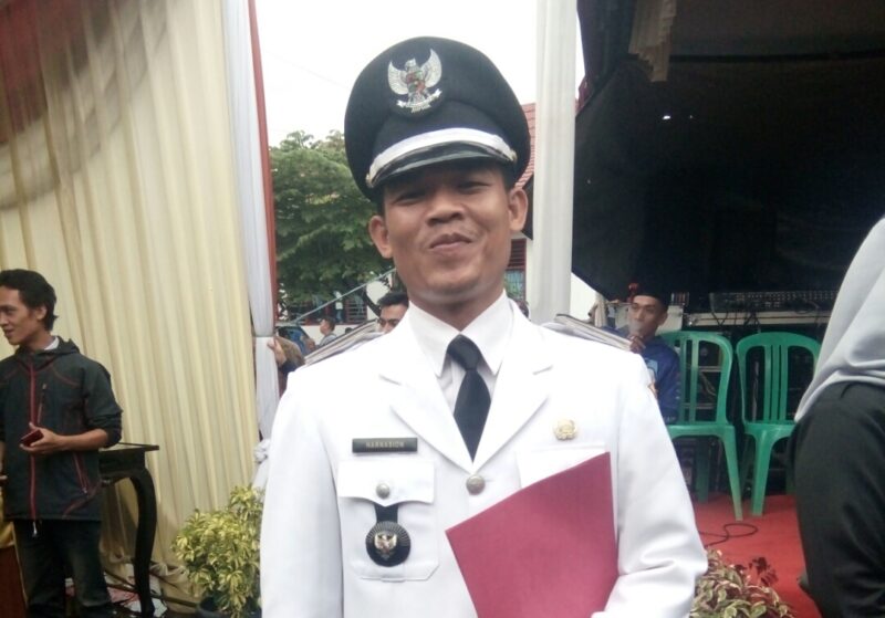 Harnasion di lantik Kades Karang anyar II oleh Bupati