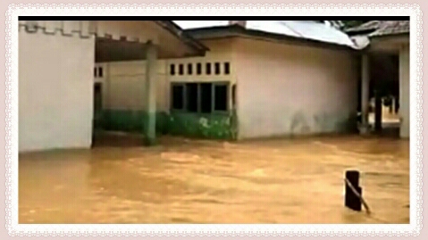 Hujan lebat mngguyur Kabupaten Kaur Puluhan ruma warga terendam banjir