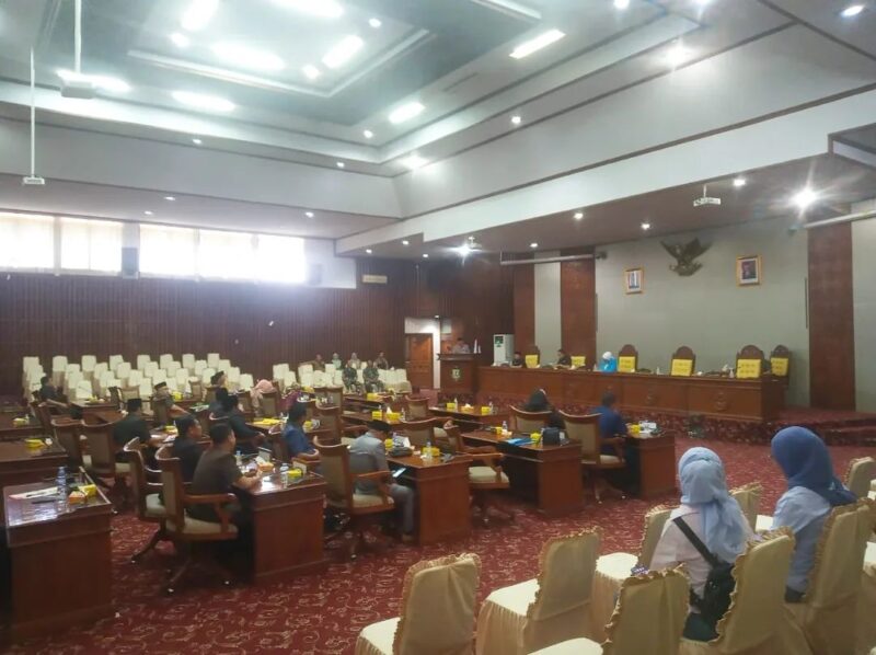 Kedelapan fraksi secara umum menyetujui terhadap usulan Raperda APBD Perubahan tahun anggaran 2022