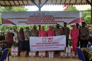 Peduli Sesama Polda Bengkulu Beri Bantuan Warga terkena Banjir