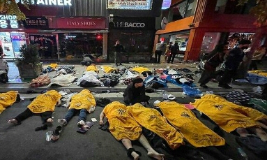 Sekitar 100.000 orang menuju ke Itaewon untuk perayaan Halloween