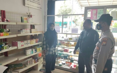Polsek Padang Jaya Mengecek Obat di apotek