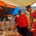 Bupati dan wakil bupati bengkulu Utara bersama Forkopimda patau hara sembako di pasar Purwodadi