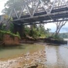 Jembatan Jalan Lintas  Barat (Jalinbar) Sumatera di Kelurahan Tanjung Iman Kecamatan Kaur Tengah Kabupaten Kaur Provinsi Bengkulu, terancam roboh