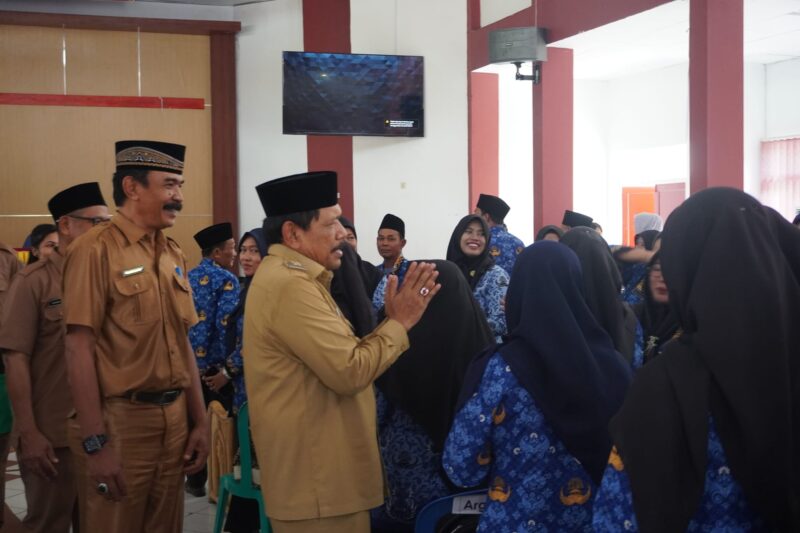 Bupati Bengkulu Utara, Ir. H. Mian, melantik 16 Kepala Sekolah, 96 Guru fungsional, dan 1 Pengawas