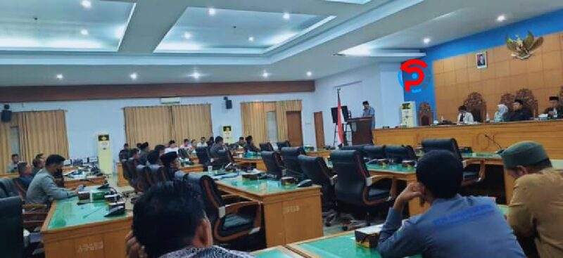 Jawaban dari Pandangan Umum  fraksi –fraksi DPRD oleh bupati  Mian