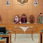 Ketua DPRD Bengkulu Utara dan Bupai serta Wakil Ketua I Menggikuti Rapat Paripurna Pandangan Akhir Fraksi-fraksi DPRD
