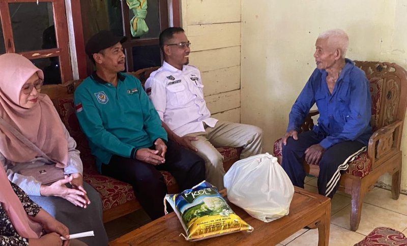 Pemdes Arga Mulya Bagikan Kerawanan Sosial ke warga Mayarakatnya