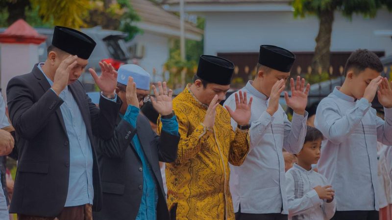 Salat Idul Fitri 1446 H di Balai Daerah Kabupaten Bengkulu Utara Bupati Arie