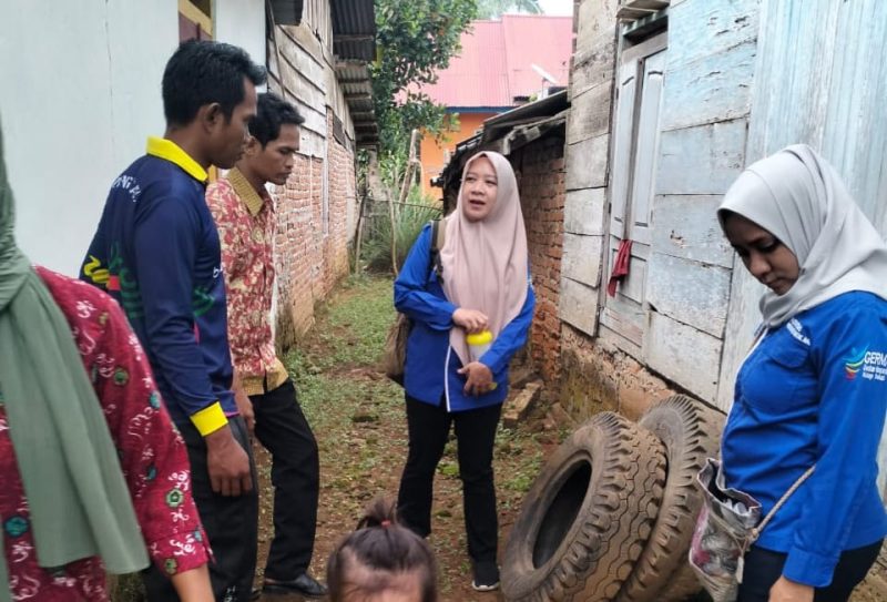 Penyuluhan Tentang Demam Berdarah dan Pemeriksaan Jentik untuk mencegah penyebaran demam berdarah
