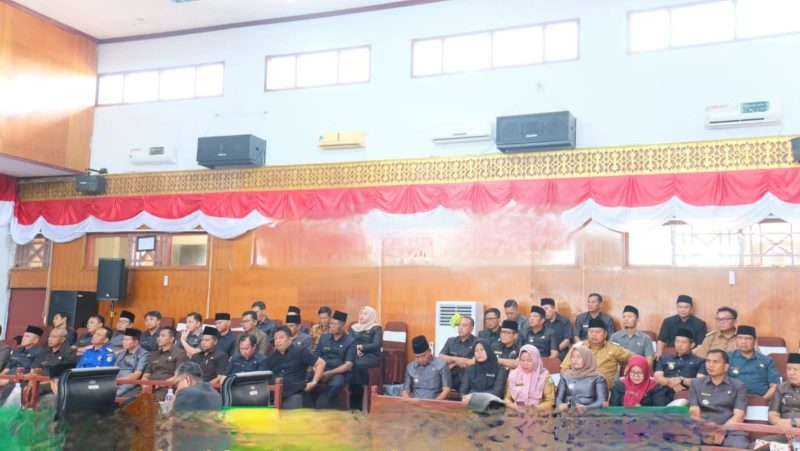 Bupati Gusril Pausi, menyampaikan jawaban atsa pandangan umum fraksi-fraksi Dewan