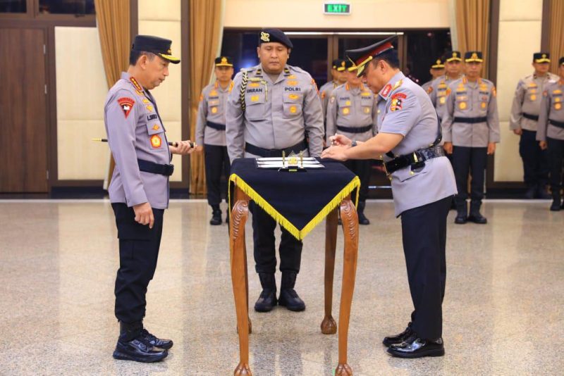 Kapolri Jenderal Polisi Listyo Sigit Prabowo secara resmi melantik Komjen Pol. Dr. Dedi Prasetyo sebagai Wakil Kepala Kepolisian Negara Republik Indonesia