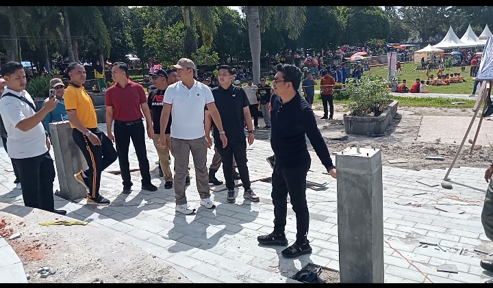Bupati menijau progres pembangunan ruang publik