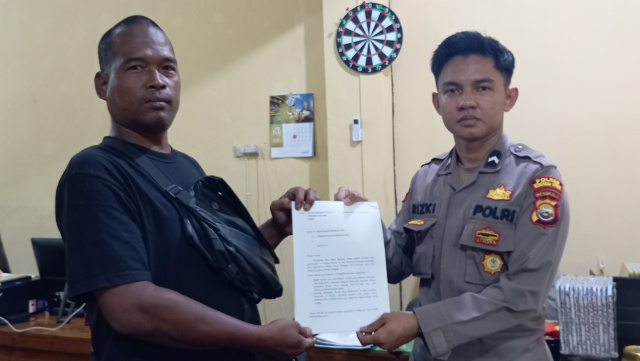 Oknum Kepala PKBM ARINDA yang berinisial (Di) atas dugaan pelanggaran UU ITE terkait penyebaran informasi pribadi