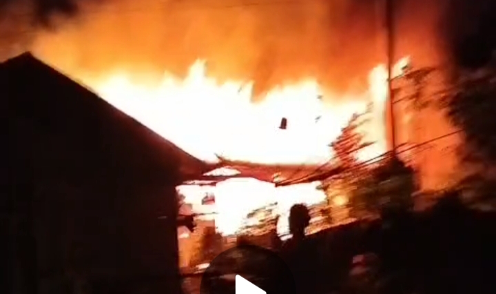 Upaya pemadaman sedikit terkendala akses jarak menuju lokasi cukup jau