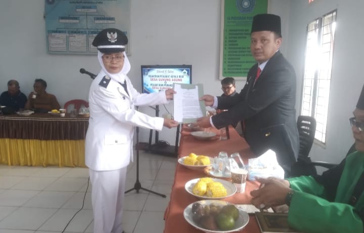 Penjabat Kepala Desa Gunung Agung yang baru, Karyawati
